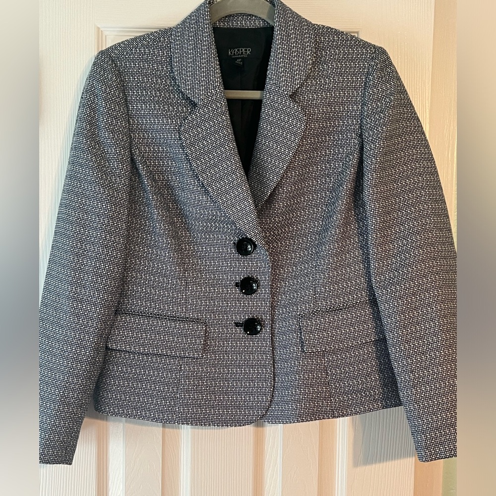Kasper blue and white blaze size 8 petite like new lined